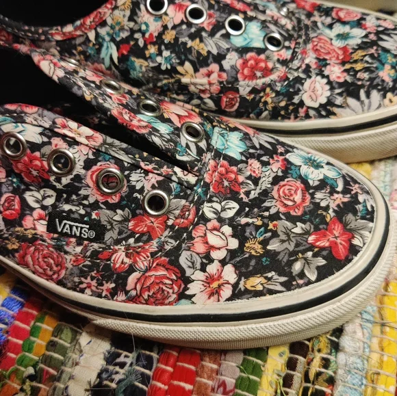 2 pairs of vans - Picture 3 of 5